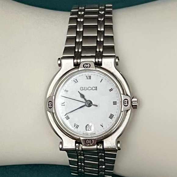 Authentic Gucci 9000 series Watch - Picture 3 of 9